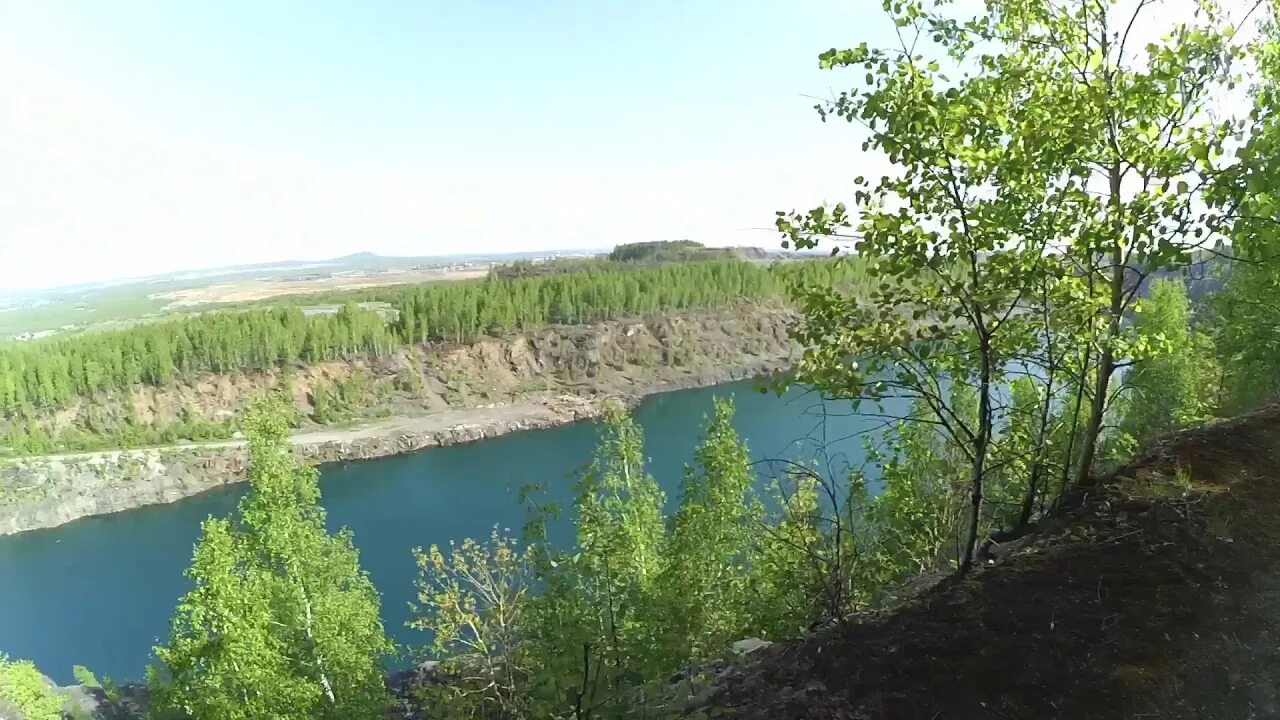 Зеленый родник. Заброшенный карьер в Калужской области. Заброшенный карьер Бобровский. Заброшенный карьер Бешпагир. Заброшенный карьер в Кумертау.