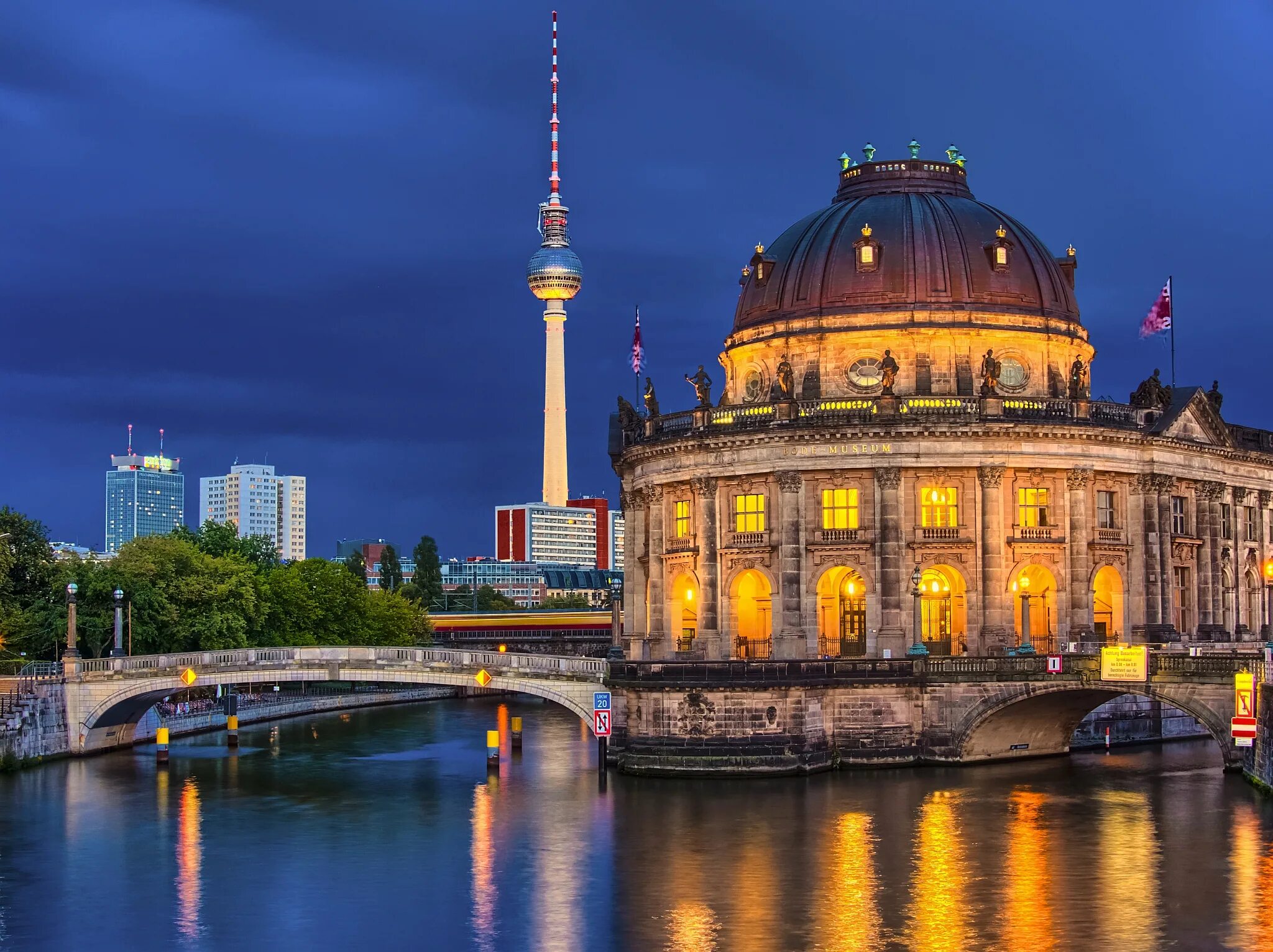 Berlin alma. Музей Боде Германия. Берлинский музей Боде. Музей Боде музейный остров.