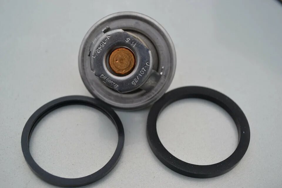 Термостат renault 8200772985. 6 8. Термостат рено логан 1. 4. Термостат рено логан 1.