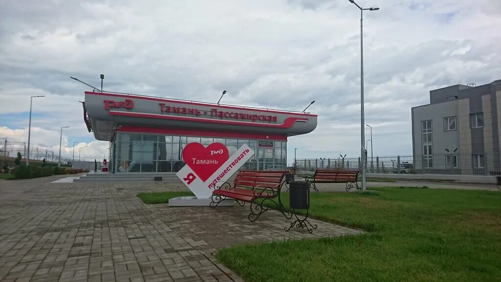 Жд тамань спб. Жд тамань спб. Тамань питер поезд. Тамань-пассажирская железнодорожная станция. Жд станция тамань.