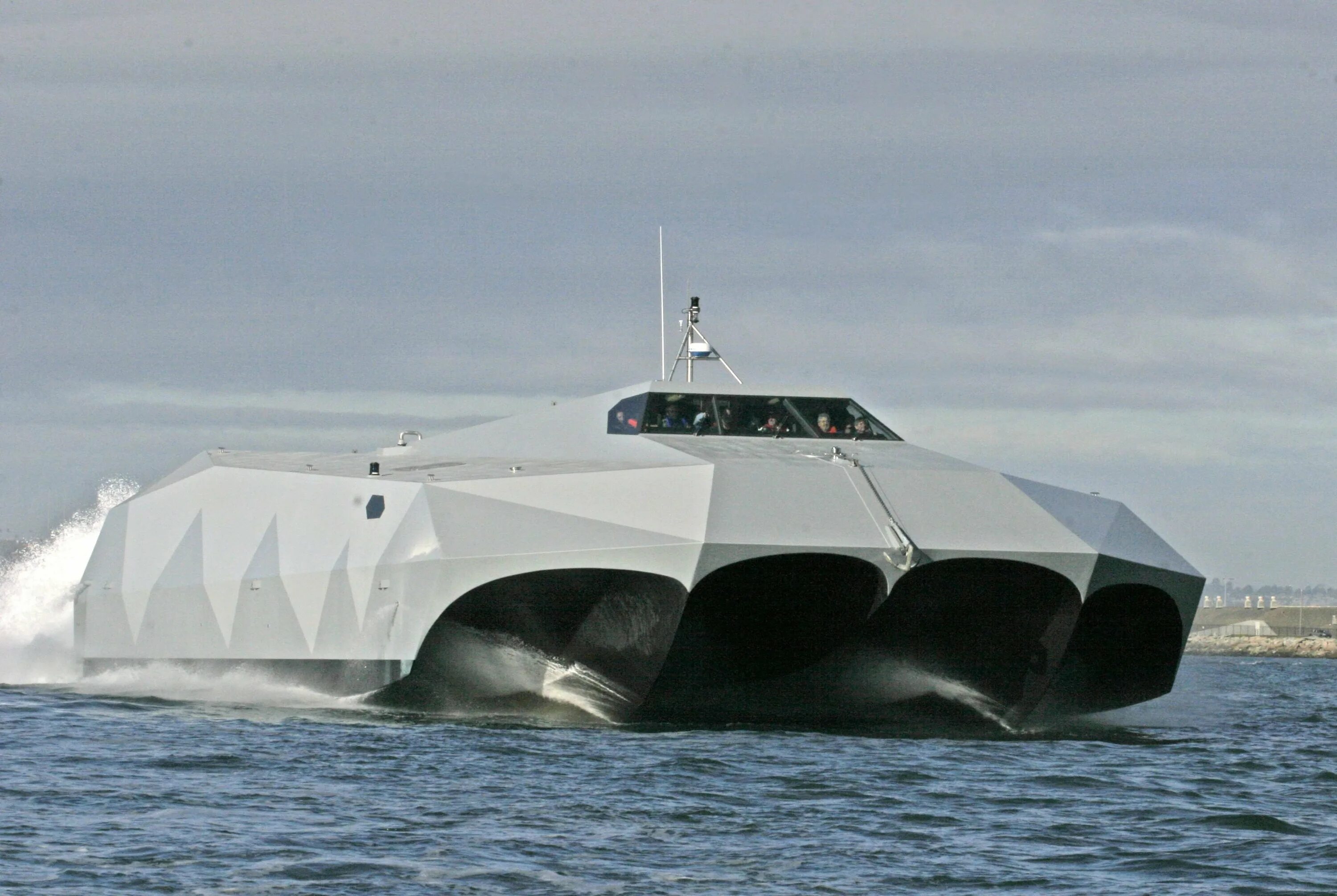 О каком экспериментальном корабле. M80 Stiletto Stealth ship. М80 Stiletto. М80 «стилет». Авианосец тримаран будущего.