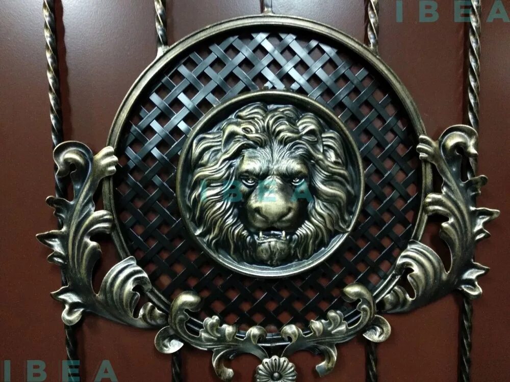 Лев металлическая купить. Кованые ворота со львами. Кованая калитка со львом. Голова Льва ковка. Ворота со львами ковка.