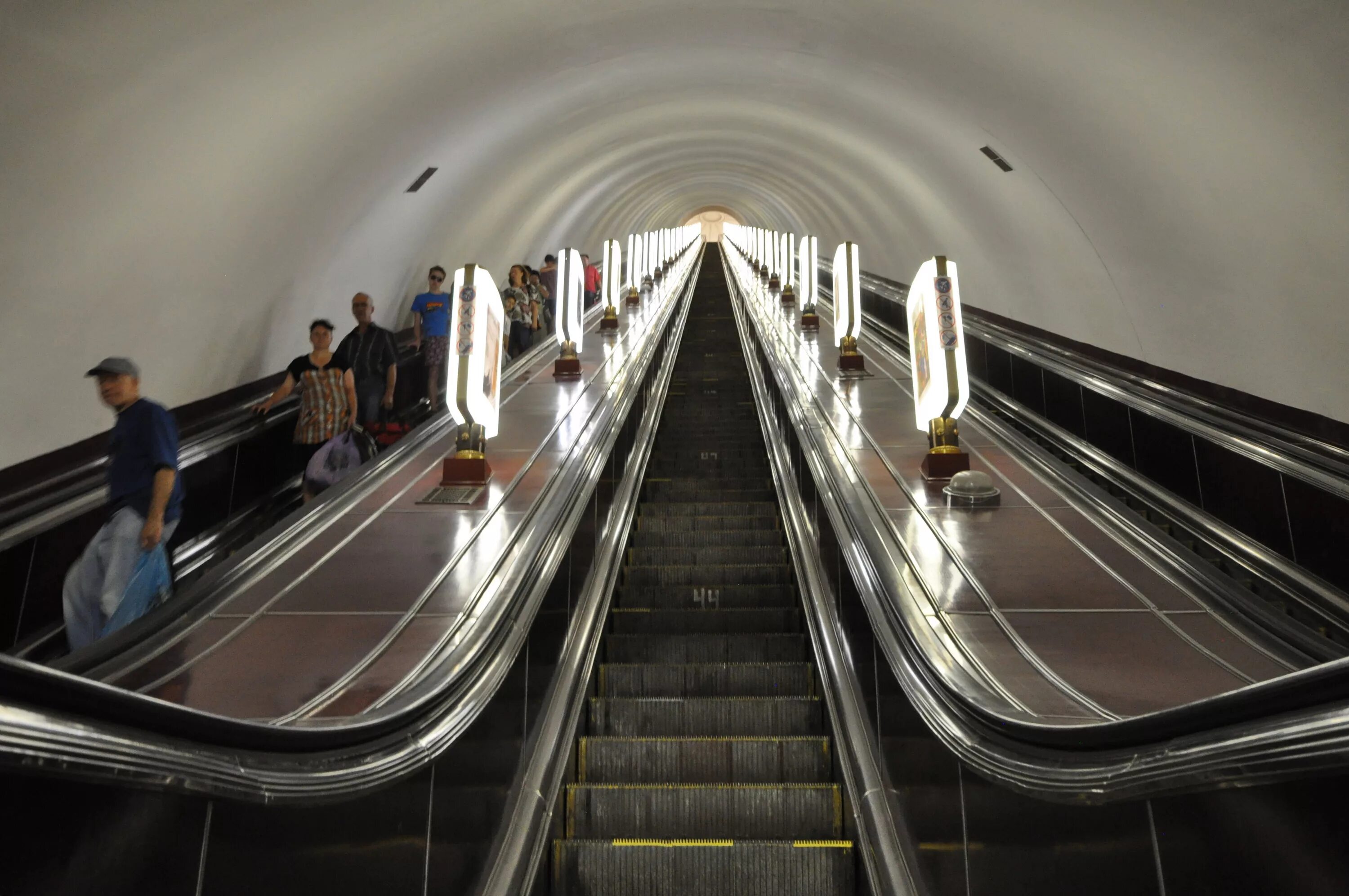 Самое глубокое метро в москве какая станция