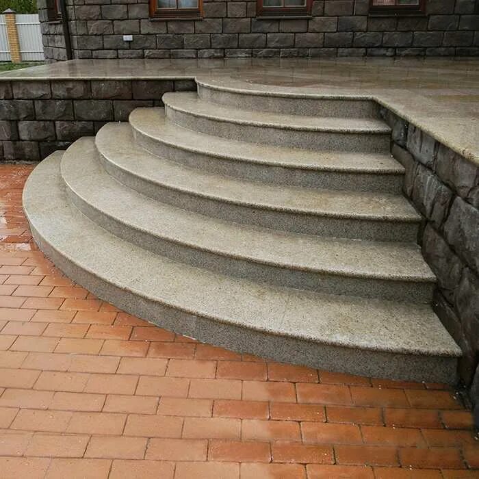 Родаманто аспер ступень. Круглое окно из кирпича. Полукруглые ступени. Полукруглые ступени для крыльца. Обрамление круглого окна.