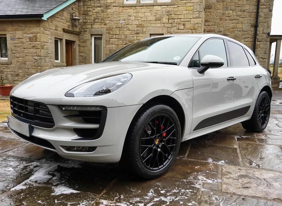 Porsche Macan GTS серый. Порше Макан Crayon. Porsche Cayenne GTS серый. Порш макании порш Каен. Macan спой со мной