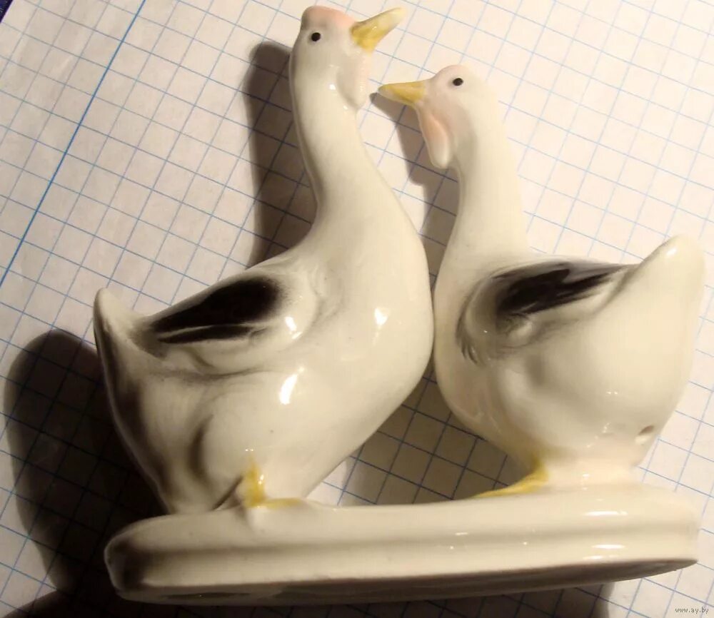 Фарфоровая статуэтка гусь. Статуэтки lladro 2 гуся. Фарфоровые статуэтки гуси вербилки. Статуэтка гусь nao by lladro. Статуэтки lladro гусь.