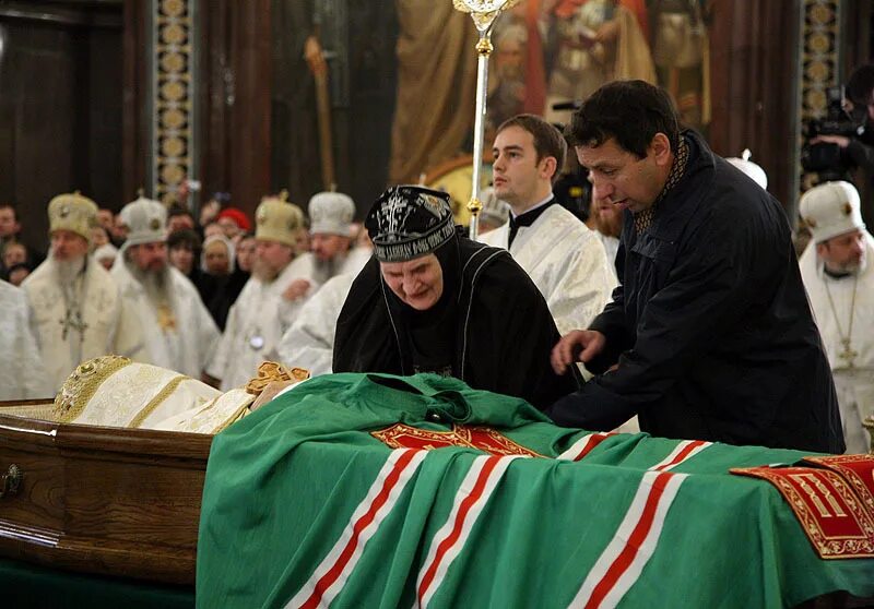 патриарх алексий похороны. похороны патриарха алексия 2. похороны патриарха алексия. похороны патриарха алексия. патриарх алексий отпевание.