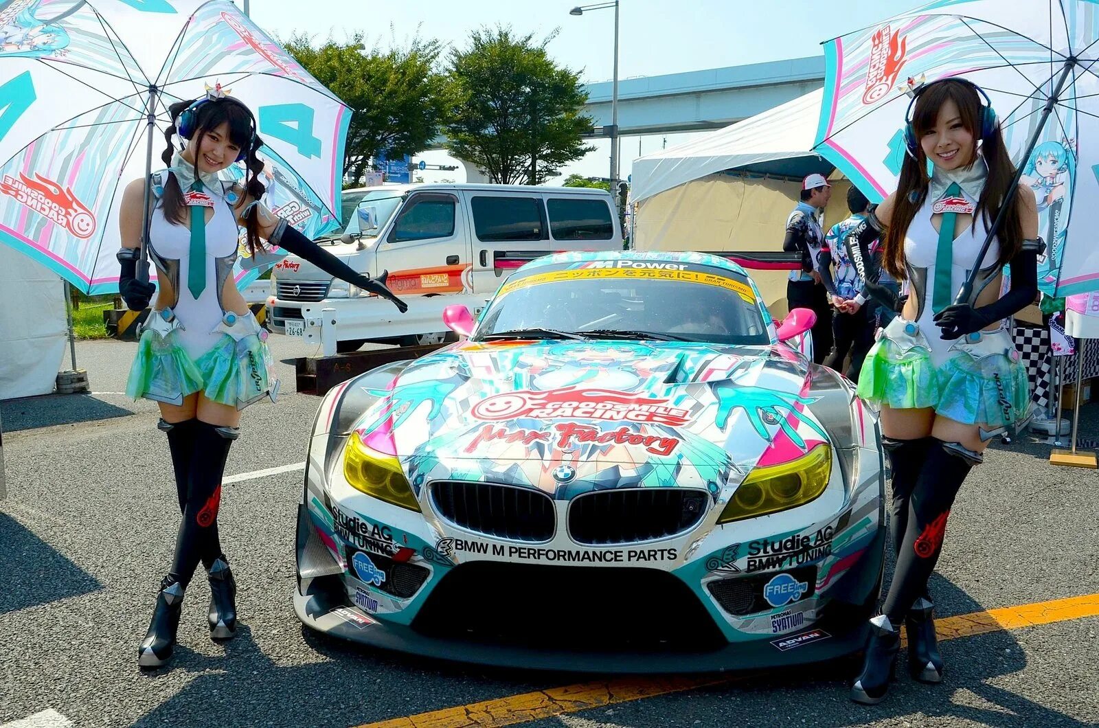 Drift girls. BMW Itasha. BMW Hatsune Miku.