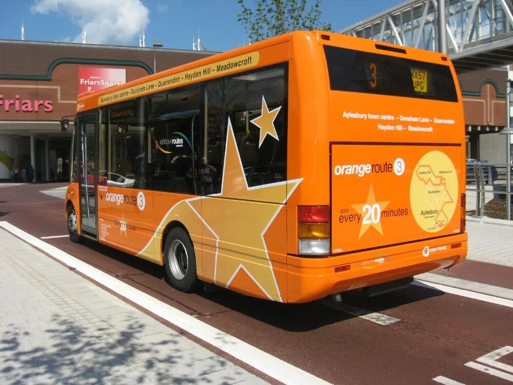 Оранжевый автобус. Оранжевый оранжевый автобус. Оранжевые автобусы в России. Экскурсионные автобусы оранжевые.
