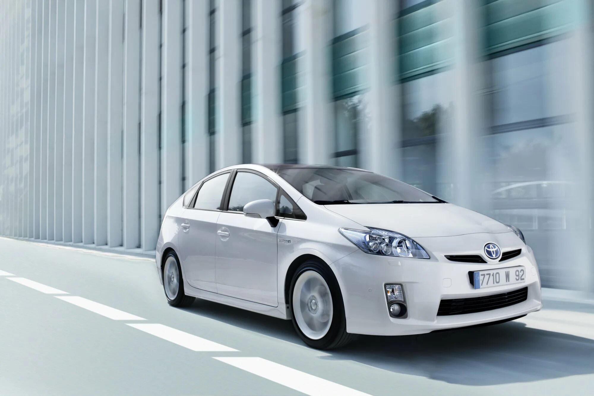 Toyota Prius 1.8 Hybrid. Toyota Prius 30. Toyota Prius 30 белый. Toyota Prius 1. Почему тойота приус