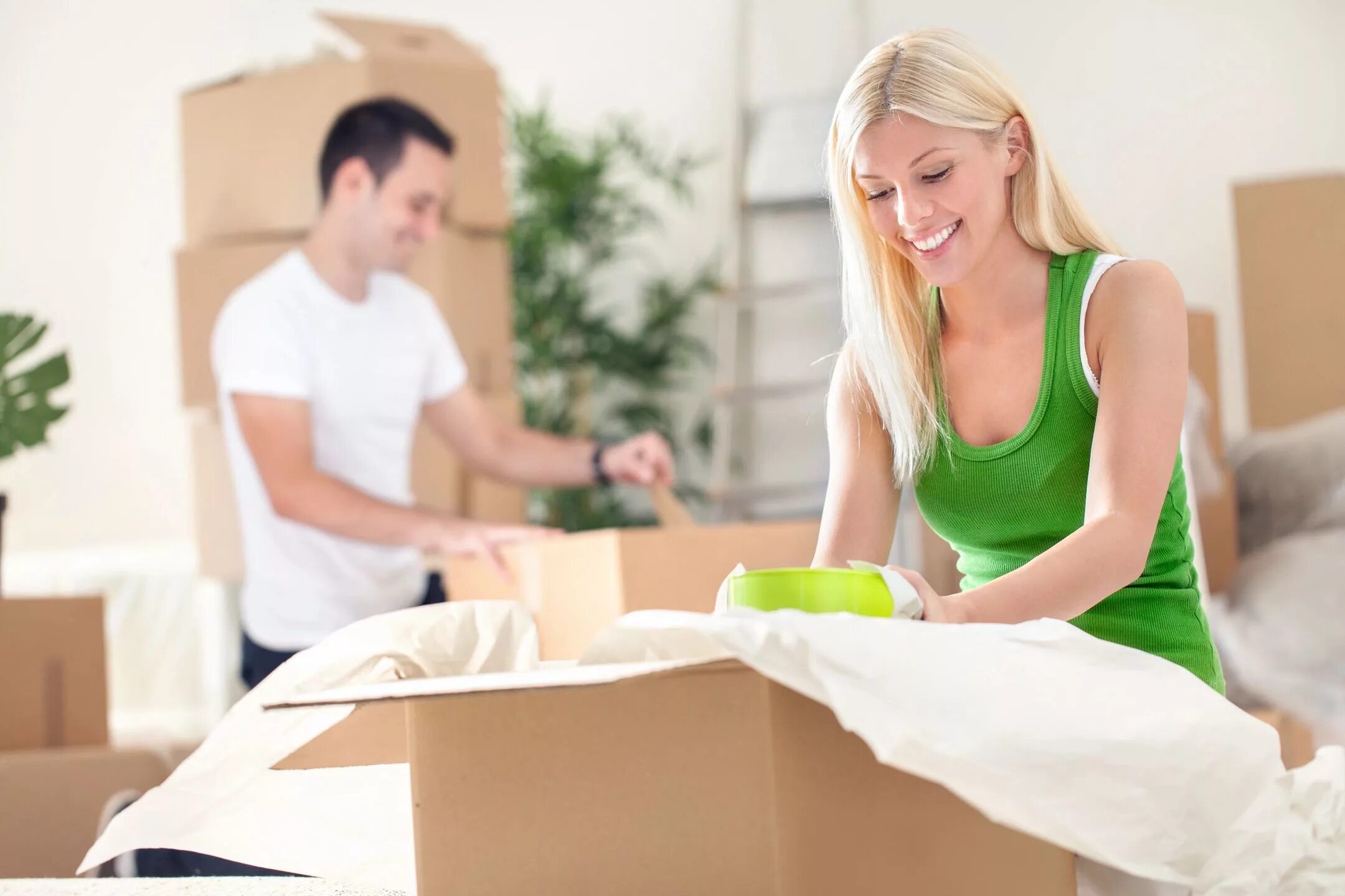 Move package. Residential Packers and Movers. Довольные клиенты переезды. Переезд девушка и мужчина. Best Packing and moving.