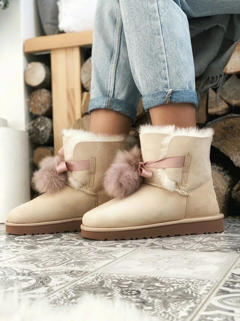 Угги зимние фото. Женские ботинки ugg mini gita bow. валберис угги женские натуральные. валберис угги женские зима. валберис угги женские зимние.