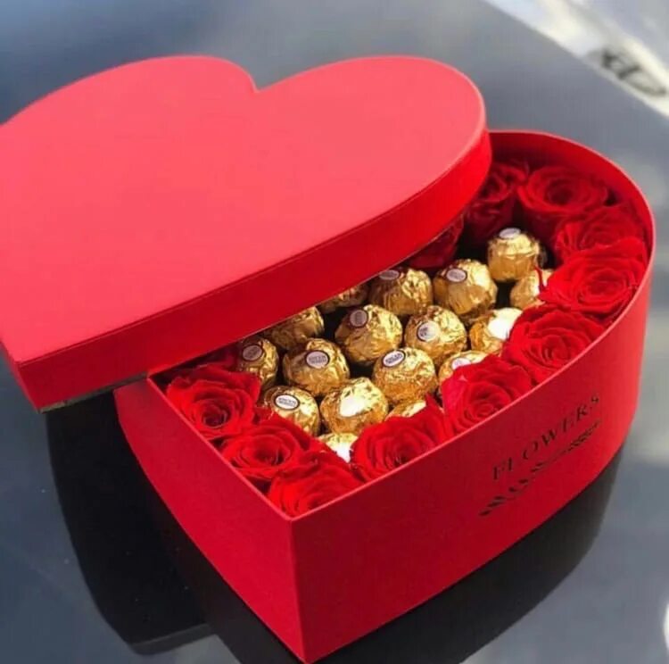 коробка конфет. красивые коробочки конфет. конфеты в коробке. подарочная коробка с конфетами. шикарная коробка конфет.