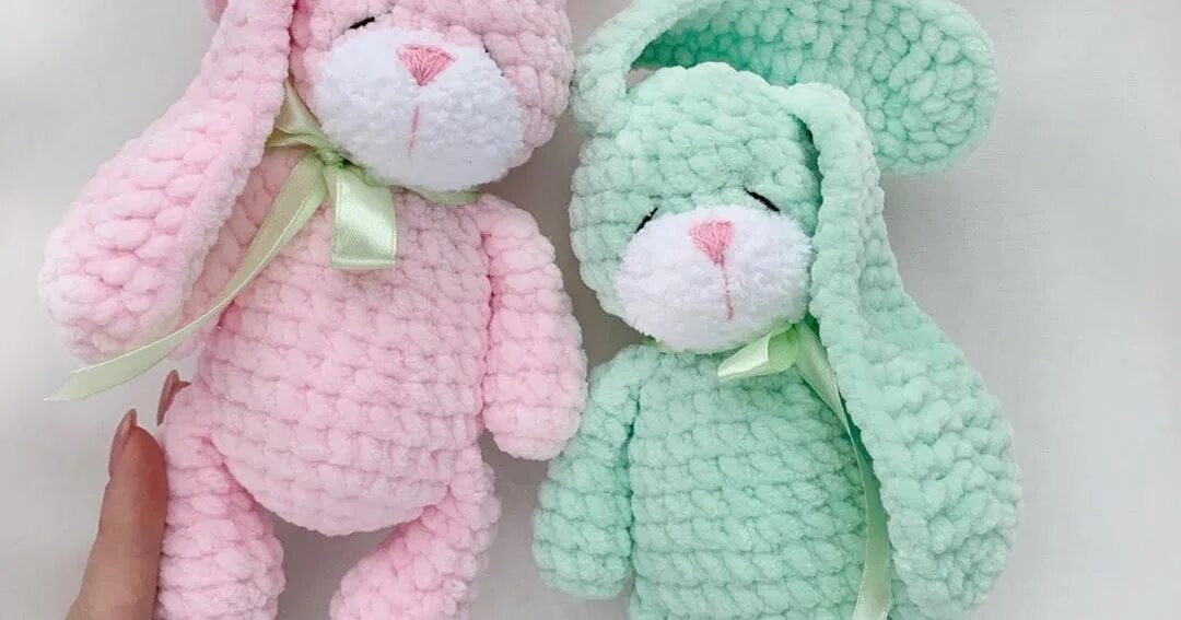 Как связать зайчика из плюшевой пряжи крючком. Зефирный зайка амигуруми. вязаный плюшевый зайка амигуруми. зефирный заяц амигуруми. заяц из плюшевой пряжи himalaya.