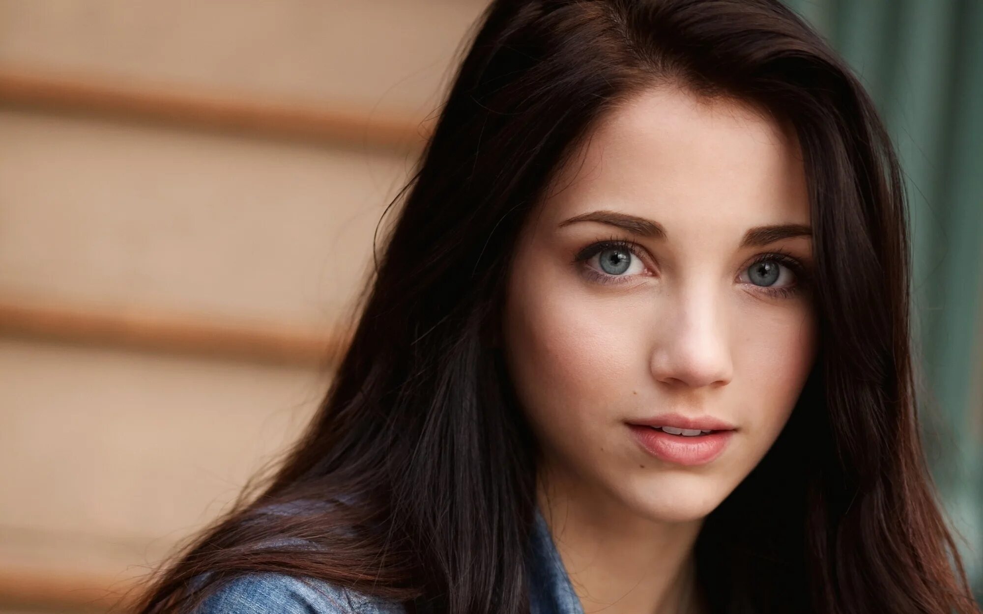 Красивые брюнетки 18. Emily Rudd брюнетка.