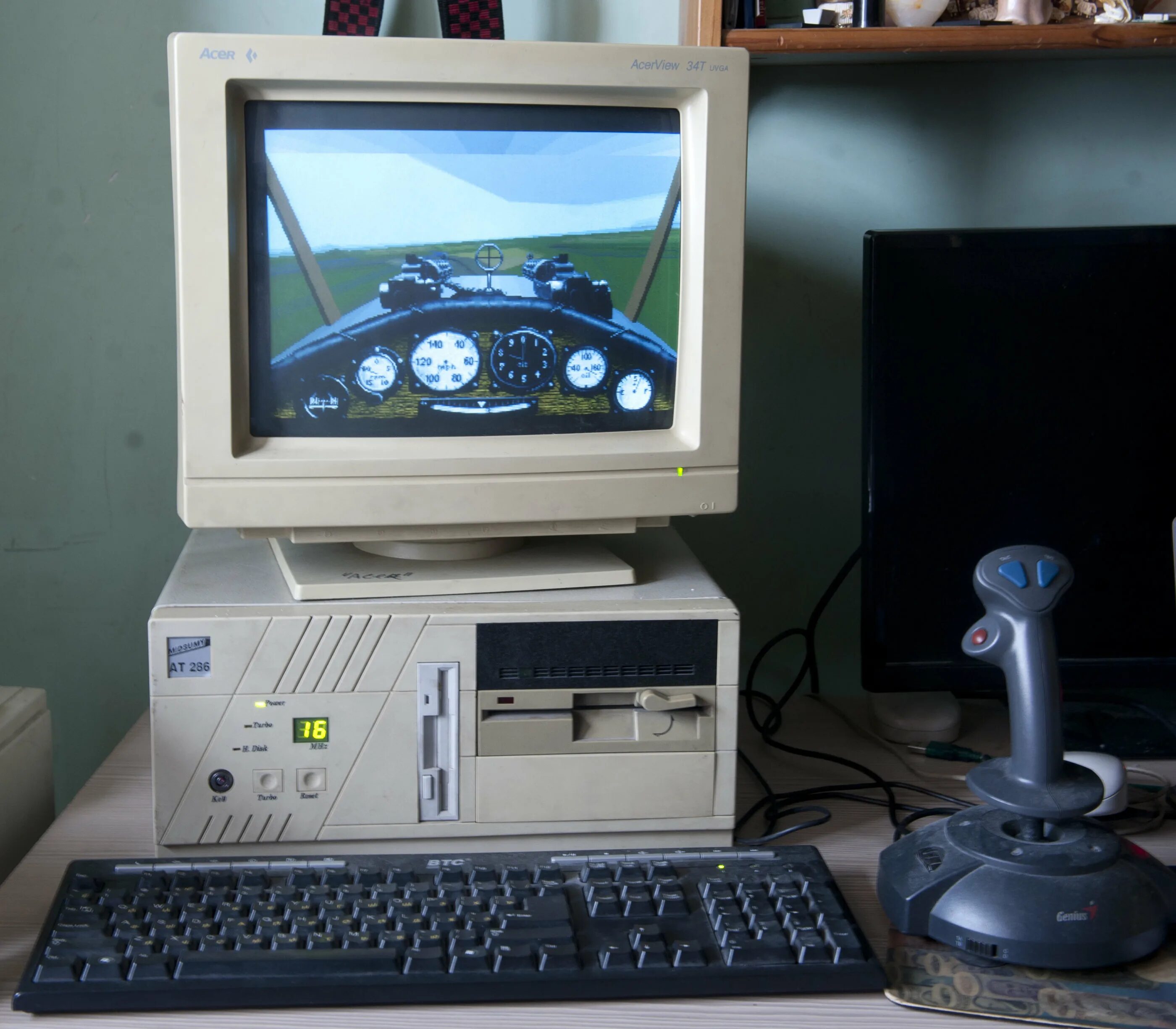 Компьютеры 90 х годов. Компьютер IBM 286. IBM компьютеры 90-х. Спектрум компьютер 90е. Старый игровой компьютер.