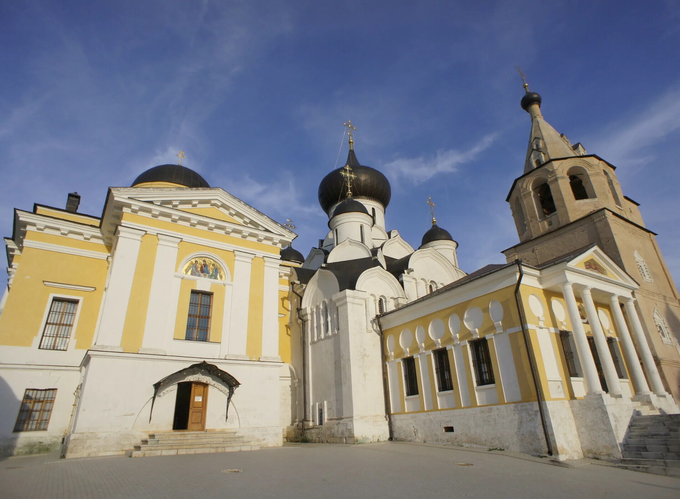 Старицкий Успенский монастырь. Старицкий Успенский монастырь Тверская область. Самый большой монастырь в Тверской области.