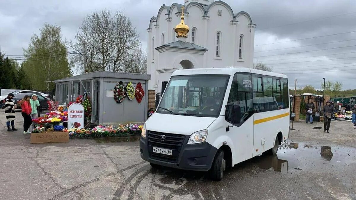 Улица березняка дубна автовокзал. Ермолинское кладбище великий новгород. Ермолинское кладбище великий новгород. Ермолинское кладбище великий новгород. Автобус ермолино кладбище.