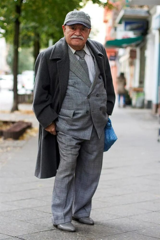 Толстый пожилых мужчин. Пожилой мужчина. Одежда для пожилых мужчин. Пожилой мужчина в костюме. Старый стильный мужчина.