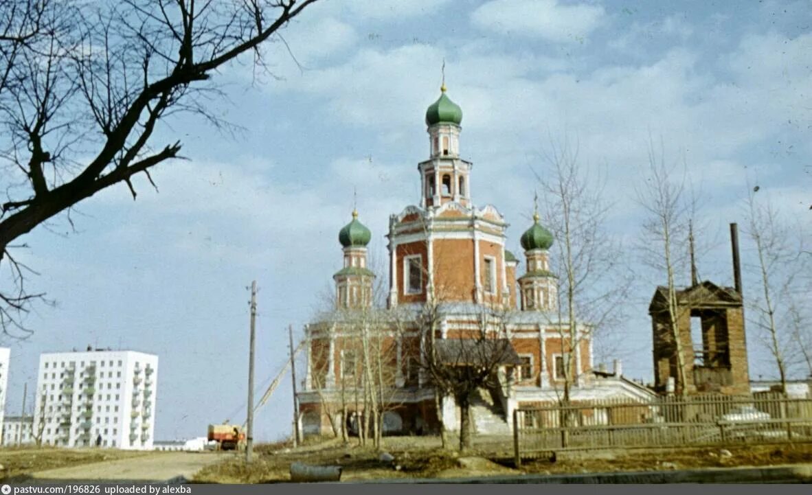 Село зюзино. Храм Бориса и Глеба в Зюзино. Церковь Бориса и Глеба в Зюзино Москва 1688-1704. Колокольня храм Бориса и Глеба в Зюзино. Усадьба Зюзино.