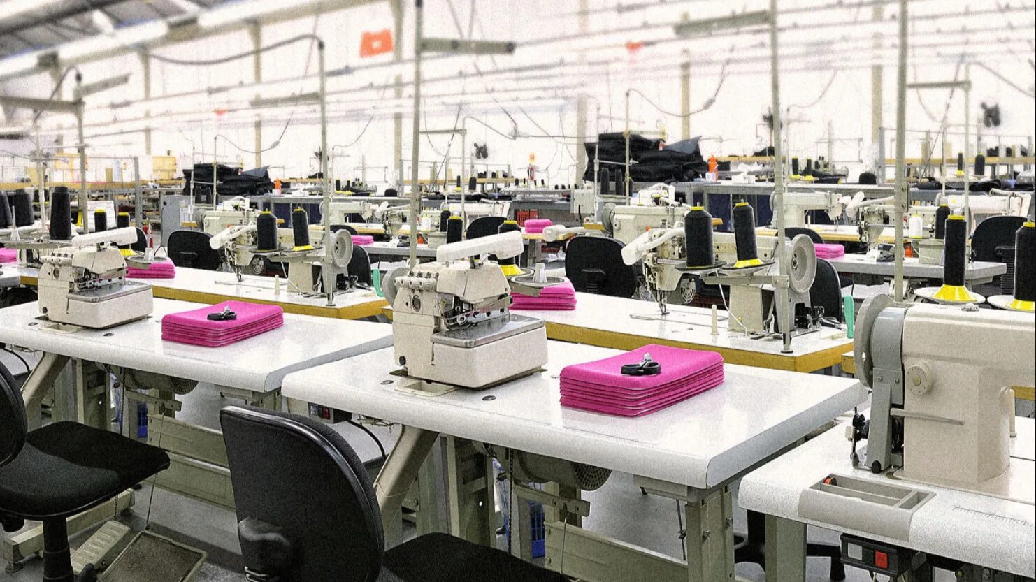 Швейное производство цех. Швейный цех. Швейная промышленность. Производство одежды. Цех по пошиву одежды.