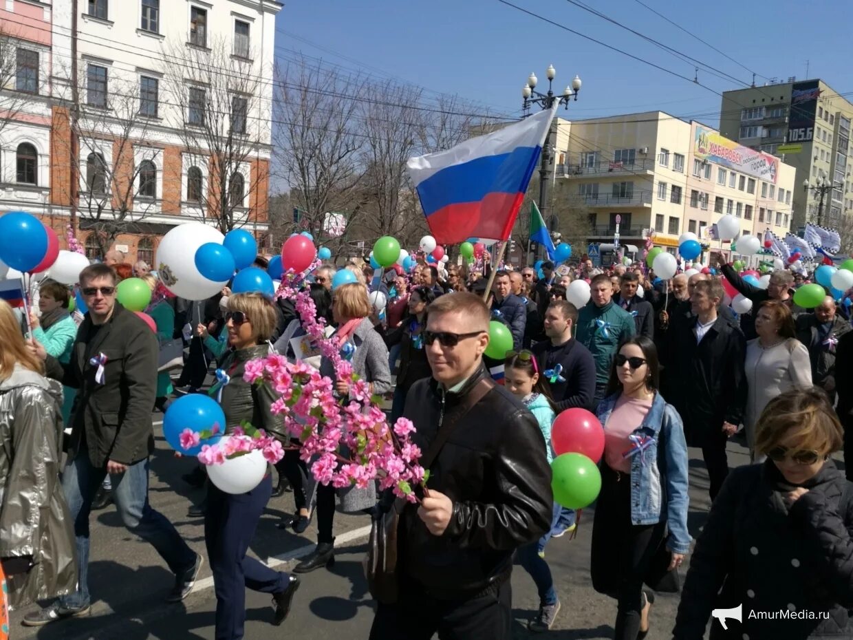 1 май хабаровск. Шествие 1 мая 2022 Хабаровск. Шествие 1 мая Хабаровск. Шествие на 1 мая Комсомольск на Амуре. Праздничное шествие.