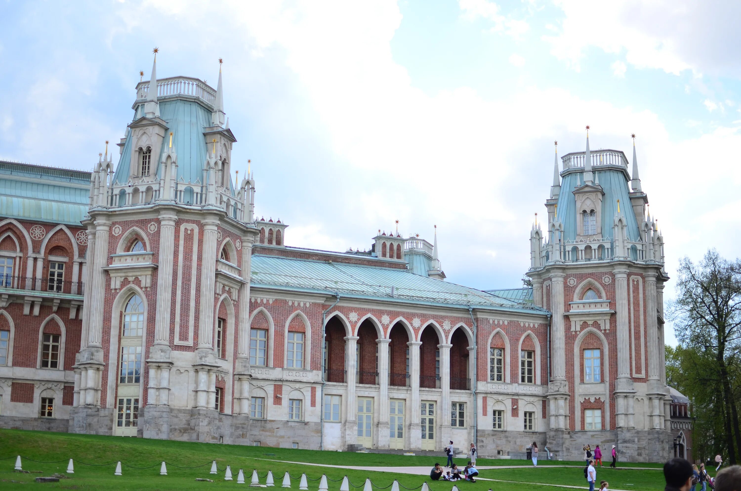 Царицыно (дворцово-парковый ансамбль). Парковый ансамбль Царицыно. Царицыно музей-заповедник весной. Музей-заповедник царицыновазной парк. Царицыно веб