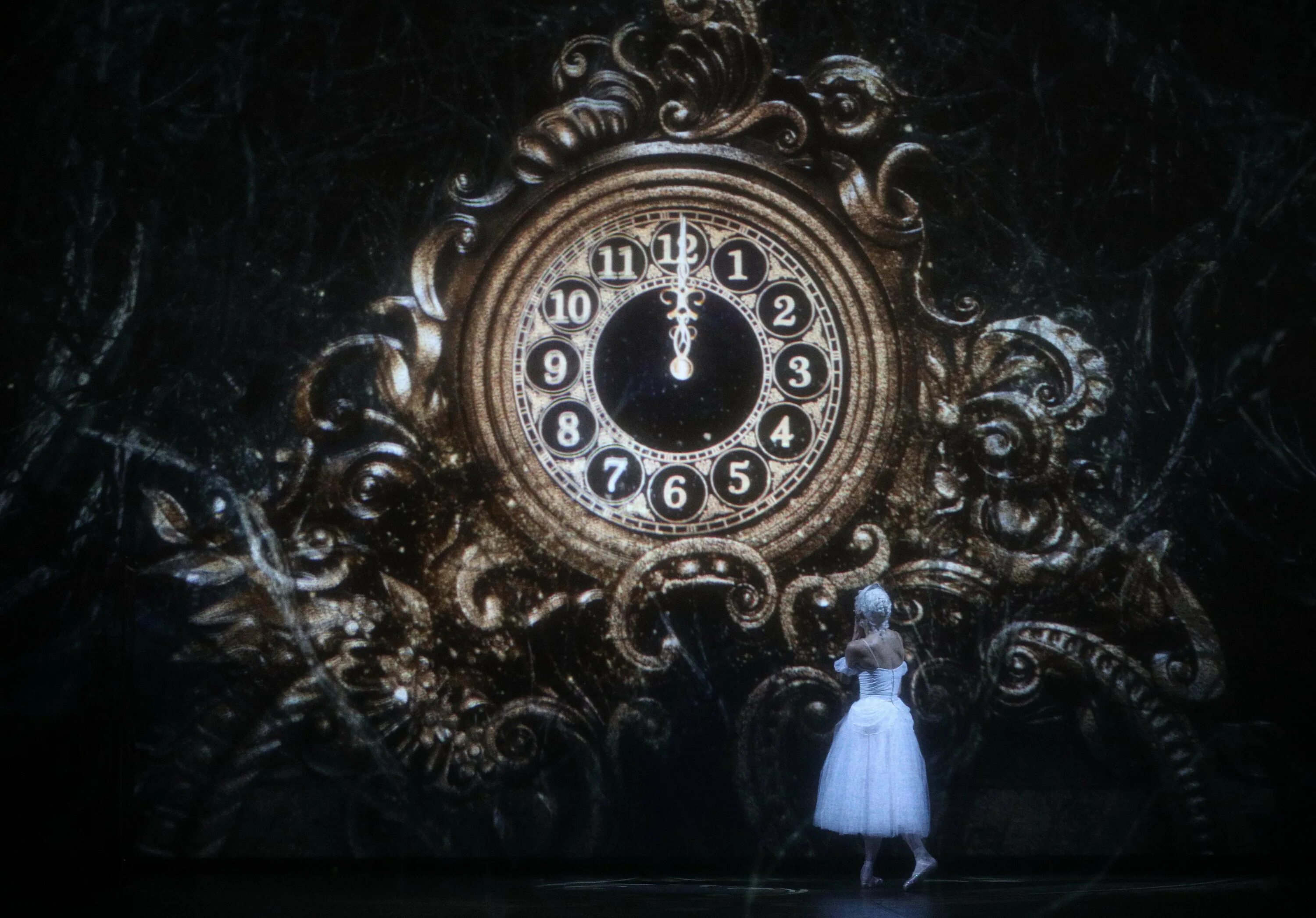 старинные часы. старинные волшебные часы. алиса в стране чудес иллюстрации стимпанк. сказочные старинные часы. алиса в зазеркалье часовщик.