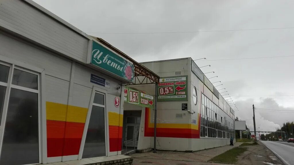 Сыктывкар эжва бумажников 36. Сыктывкар проспект бумажников 36. Эжвинский гостиный двор. Бумажников 36 эжва. Бумажников 36/1 эжва.