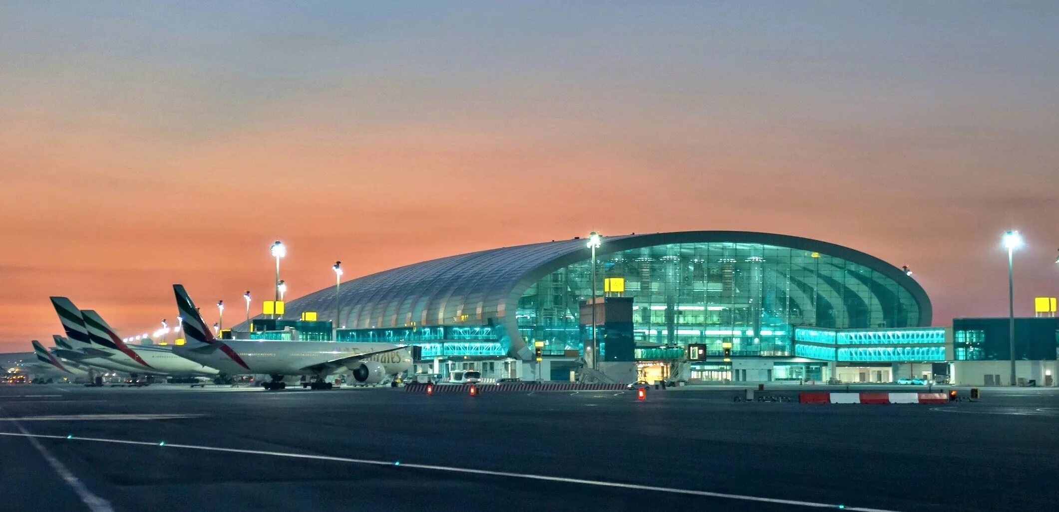 Международный аэропорт Дубай. Аэропорт Дубай (Dubai International Airport). Дубайский Международный аэропорт (DXB), ОАЭ. Международный аэропорт Дубай DWC.