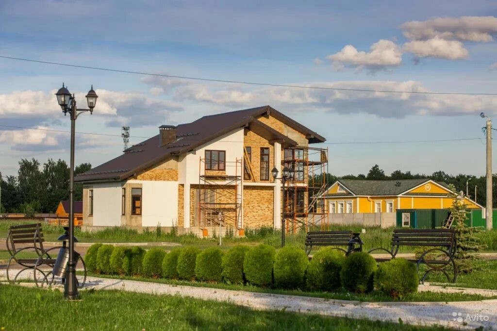 Поселок европа 3. Продается дом вороновское поселение. Дворянское озеро коттеджный поселок. Зеленая роща ивантеевка таунхаус. Коттеджные поселки королева.
