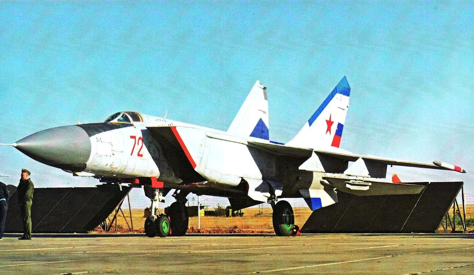 Миг-25пд. Самолет миг 25п. Истребитель-перехватчик миг-25. Mig 25.