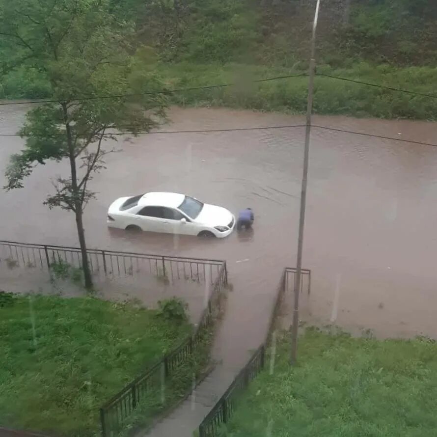 Владивосток потоп. Наводнение во Владивостоке. Ливень во Владивостоке. Потоп на Дальнем востоке. Когда дадут воду владивосток
