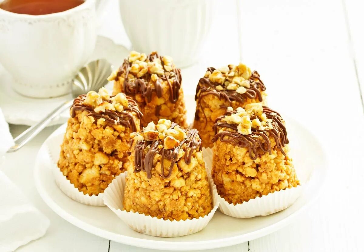 Муравейник арт. Муравейник торт пирожное. Торт сникерс. Пирожные со сгущенкой рецепт из печенья. Пирожное муравьиная горка мирель.