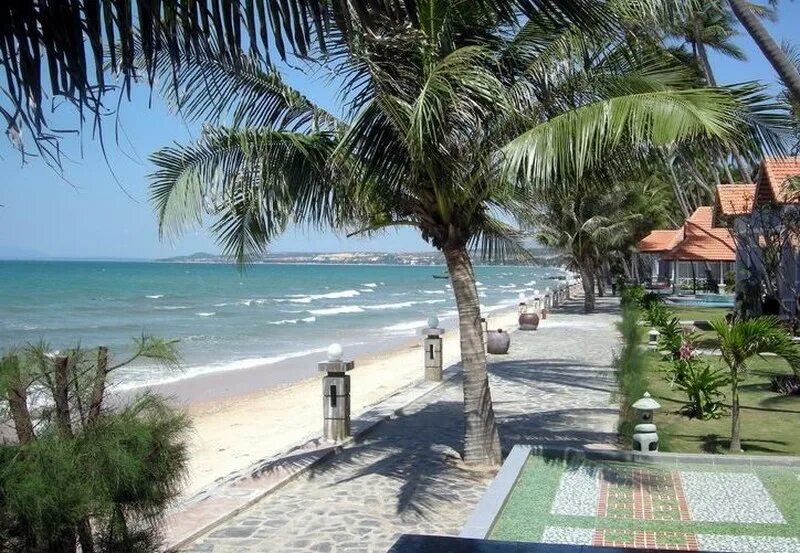 Muine de century 4*пляж. Muine century beach. Муйне де центури вьетнам. Муйне спа резорт отель. Муйне де центури вьетнам.