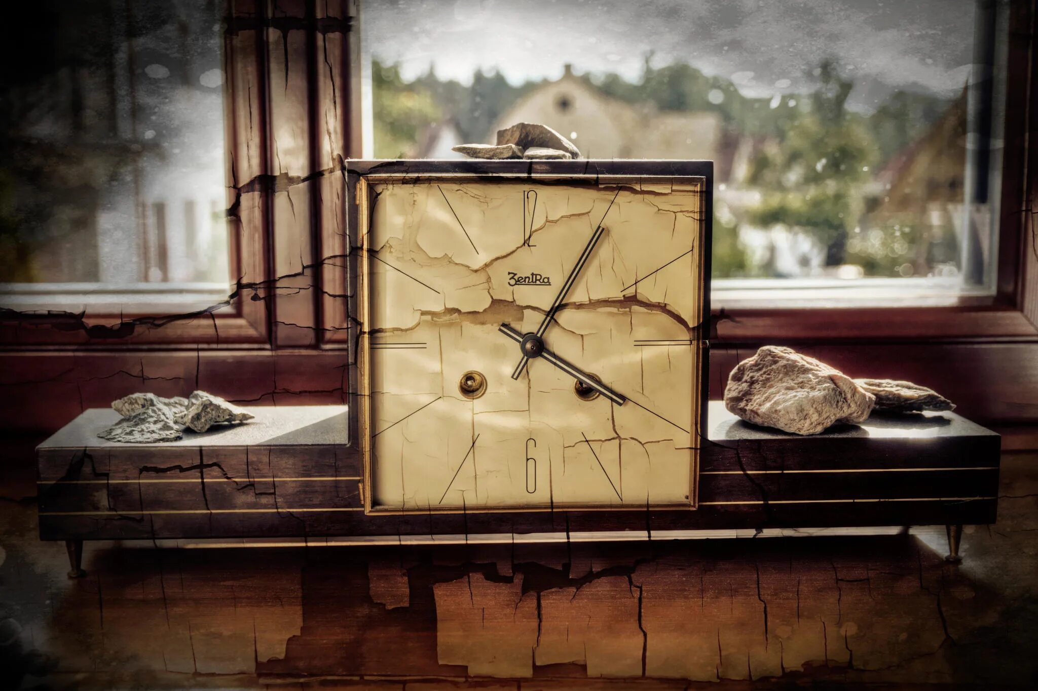 Трещина на часах. Часы на окно. Окно с часами. Фотообои часы окно. Часы с окошками.