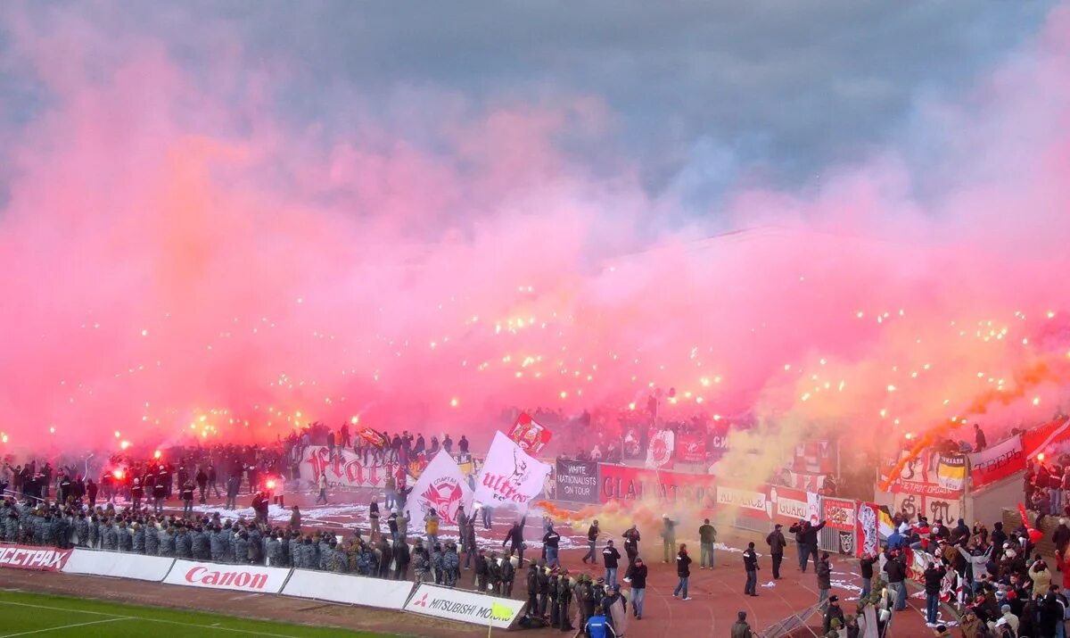 Фанаты сп. Фанаты спартака в ярославле 2013.