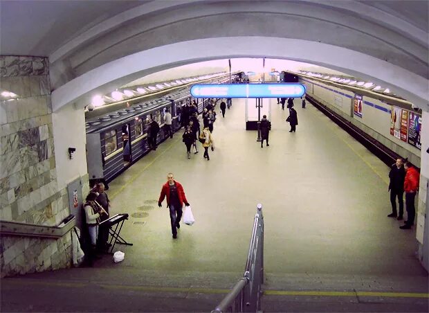 Станция метро приморская санкт-петербург. Приморская метро. Приморская метро снаружи. 1 корп. Метро приморская выход.