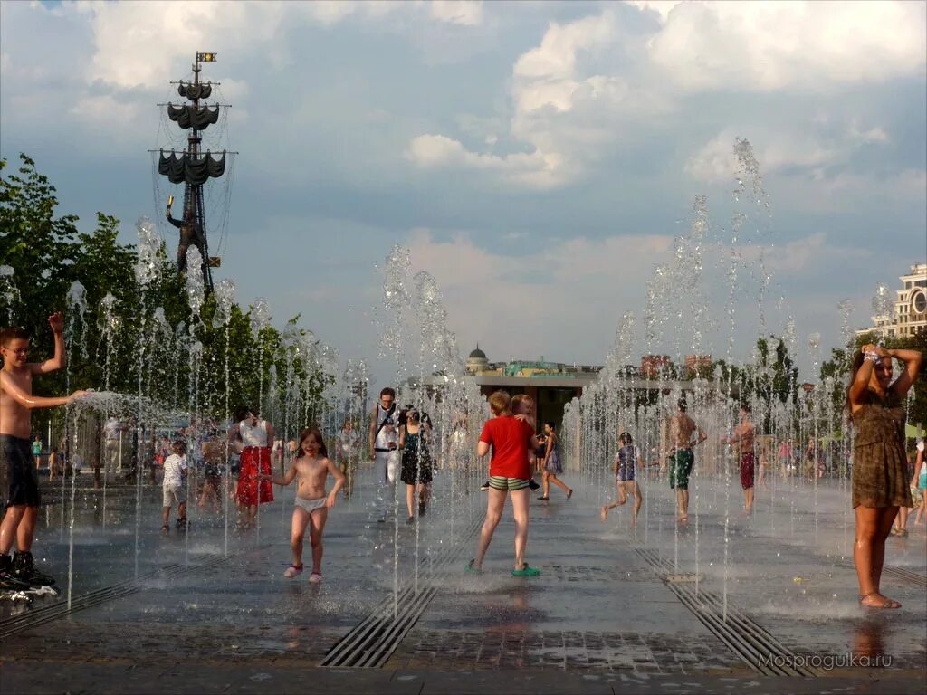 Повеселиться в москве. Сухой фонтан в Москве Музеон. Парк Музеон фонтаны. Сухой фонтан парк Музеон. Сухой фонтан в парке Музеон.