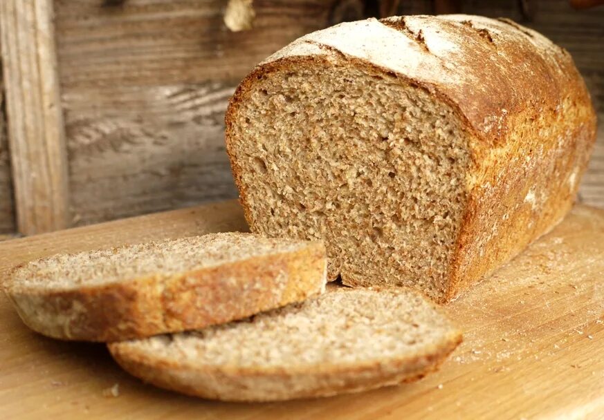 Белый хлеб получают из. Пшеничный хлеб грубого помола. Хлеб грубого помола (с цельными зернами). Пшеничный хлеб из муки грубого помола. Хлеб ржаной из муки грубого помола.