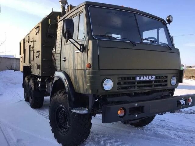 Купить камаз в новосибирской. КАМАЗ 4310 военный. КАМАЗ 4310 кунг. КАМАЗ 4310 кунг 1989. КАМАЗ 4310 со спальником.