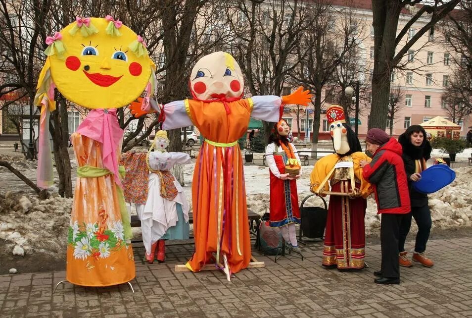 Украшения на Масленицу. Украшения на Масленицу для улицы. Нарядить Масленицу. Украшение площадки на Масленицу. Сценарий как масленицу украли