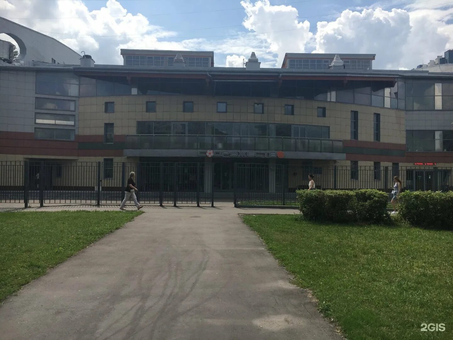 Содружество спортивный комплекс в ясенево. Спорткомплекс содружество в ясенево. Дворец спорта содружество. Новоясеневский проспект 30 дворец спорта содружество. Дивс содружество ясенево.