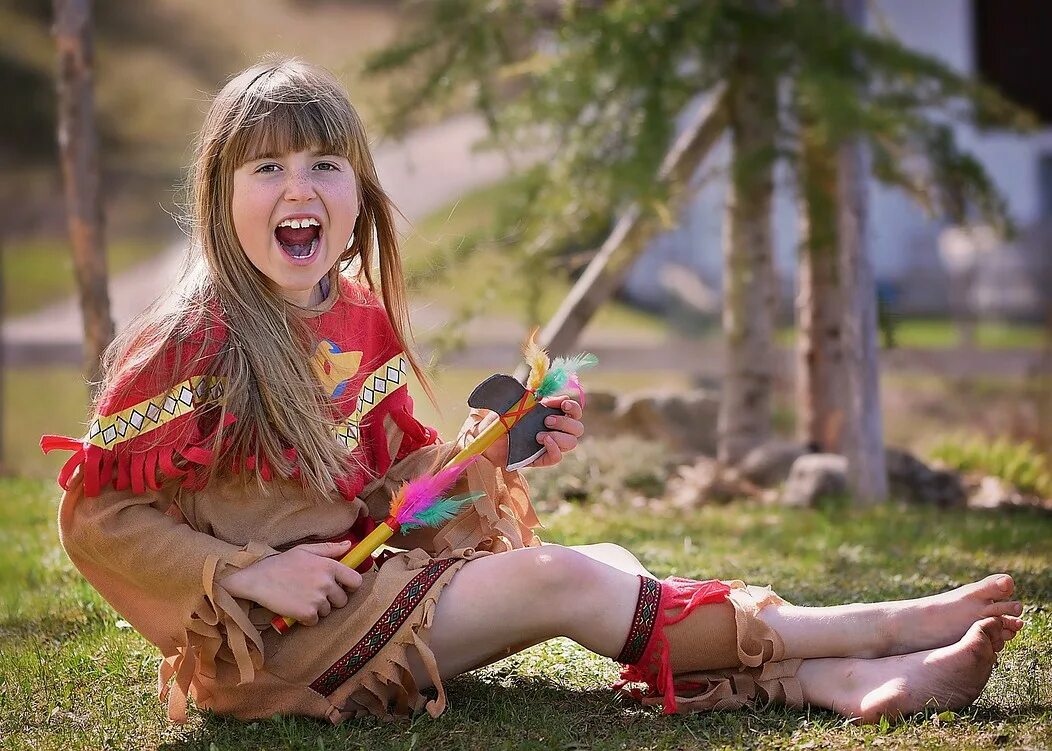 Little cutie. Индейцы современные дети девочки. Детей индейцев девочек. Индейцы современные дети девочки. Красивые маленькие девчонки.