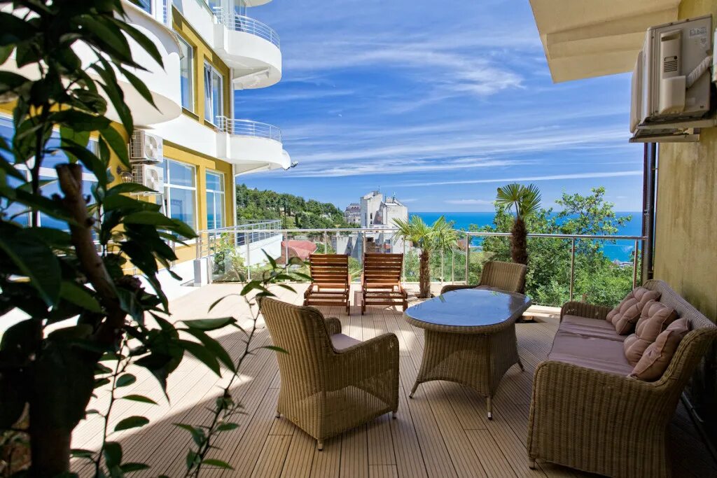 квартира терраса сочи. пентхаус с террасой в сочи. хаят сочи терраса. пентхаус яхта в сочи в александрийском маяке. квартира терраса сочи.