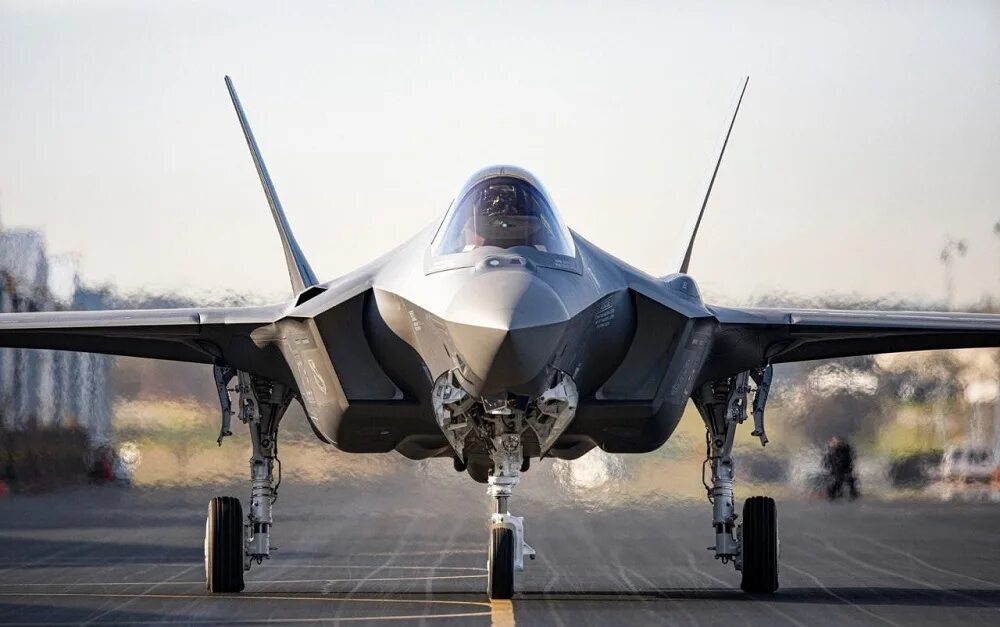 Meet the HMS Queen Elizabeth: The Royal Navy's 'F-35' Aircraft Carrier - 19Forty