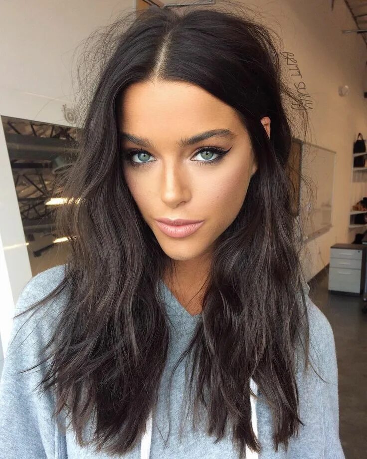 Серый цвет волос. Руссо графитовый цвет волос. Пепельно коричневый цвет волос. Брюнетка со светлыми глазами. Смоки омбре.