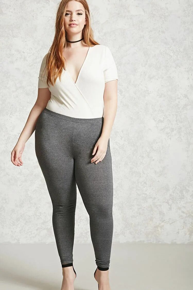 Пухленькие в лосинах. Ioana chira толстая. Пухлые девушки в лосинах. Эшли грэм в лосинах. Полные девушки в леггинсах.