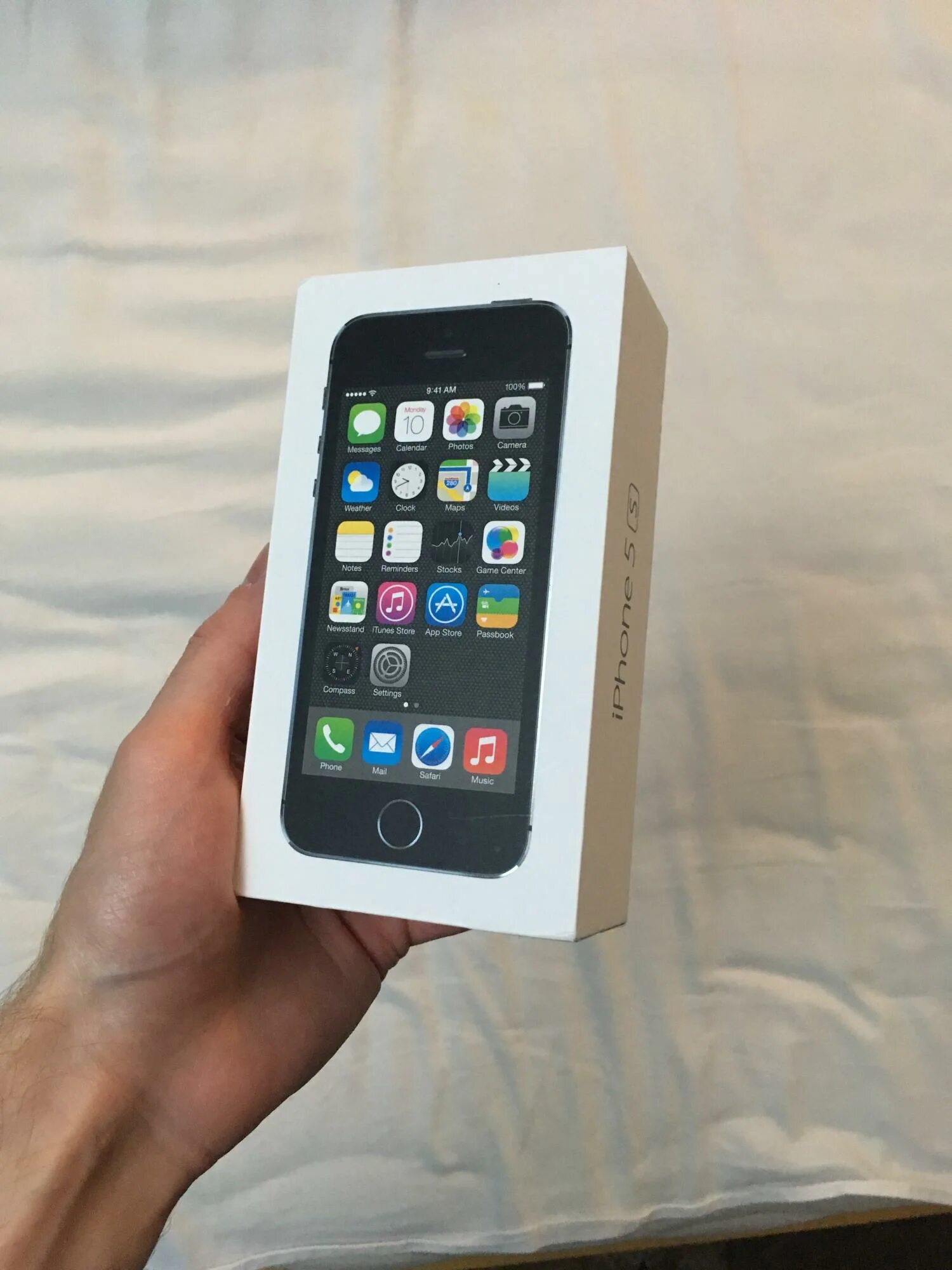 Айфон 15 купить кемерово. Iphone 5s Box. Коробка от айфона 5. Коробки айфон 5s. Коробка от айфона 5s.