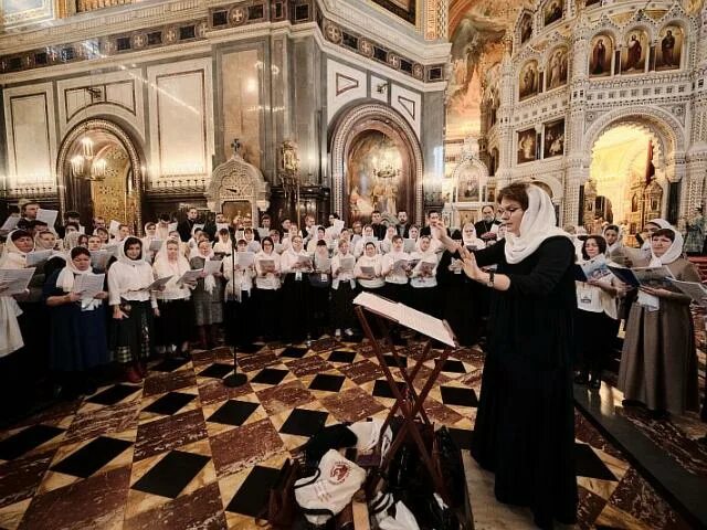 Площадка для певчих в православной церкви 6. Регентша в православном храме. Певчие в храме. Певчие русская православная Церковь. Певчие на хорах в православном храме.